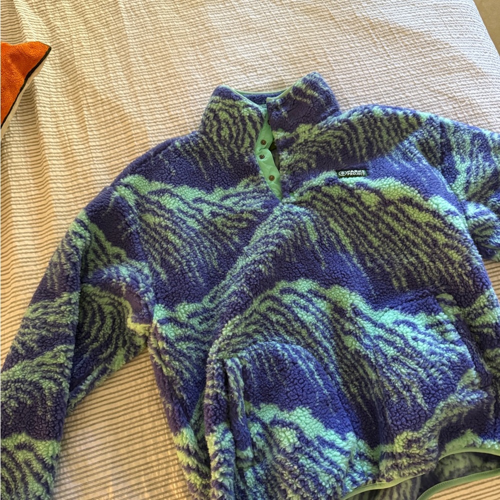 Patterned Wave Fleece Pullover